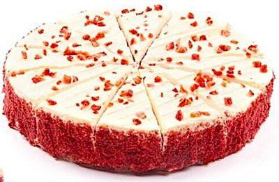 Gâteau à la crème et aux fraises. 12 portions