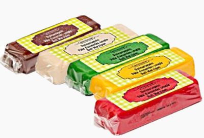 Pâte d&#39;amande souple colorée. 5 couleurs. 60 pièces.