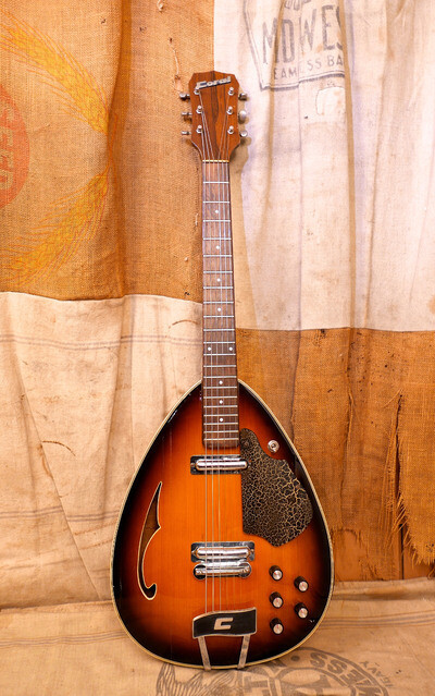 1968 Danelectro Coral N2N6 Teardrop Sunburst