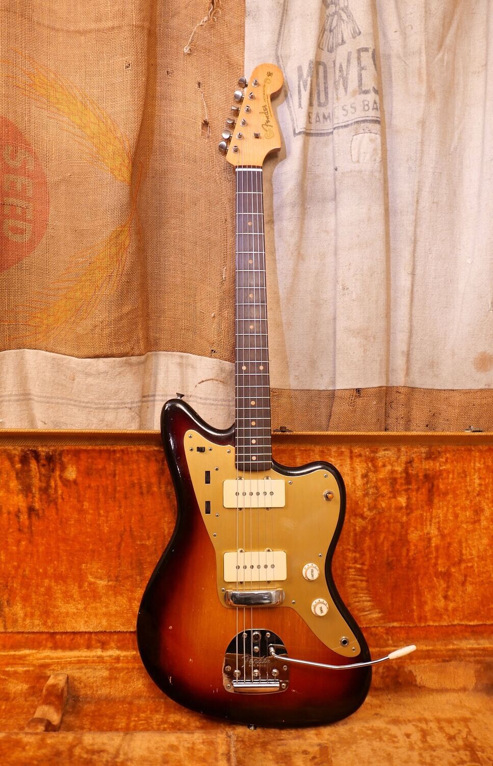 1959 Fender Jazzmaster Sunburst with Gold Guard