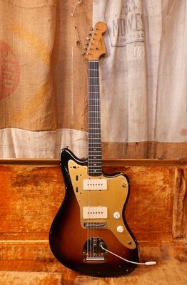 1959 Fender Jazzmaster Sunburst w/ Gold Guard