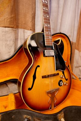 Misapon　　AVEDA 1964 Gibson ES-175 Sunburst w/Factory Varitone
