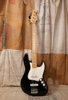 1982 Fender Jazz Bass Black
