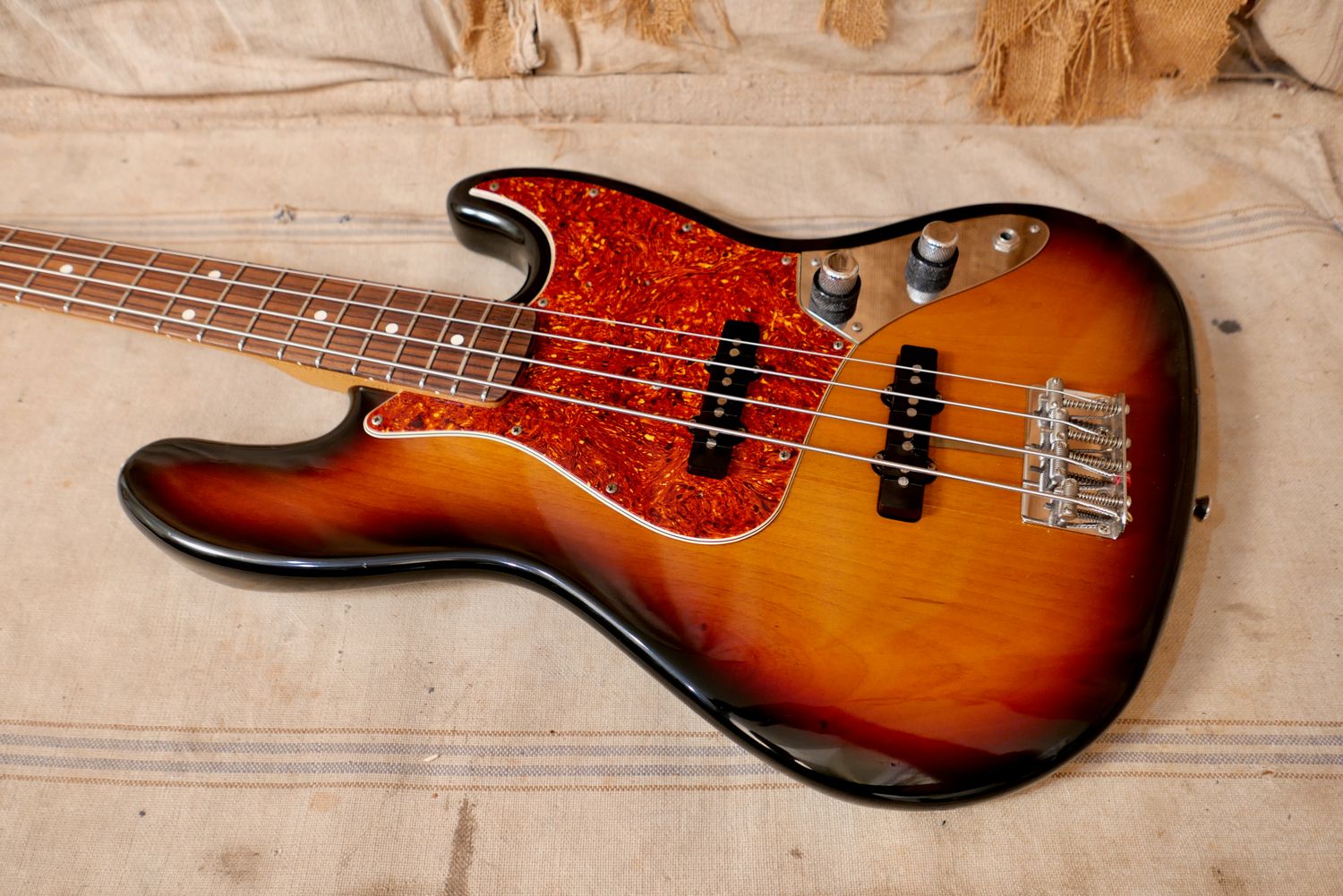 1993 Fender AVRI 62 RI Jazz Bass Stack Knob Sunburst