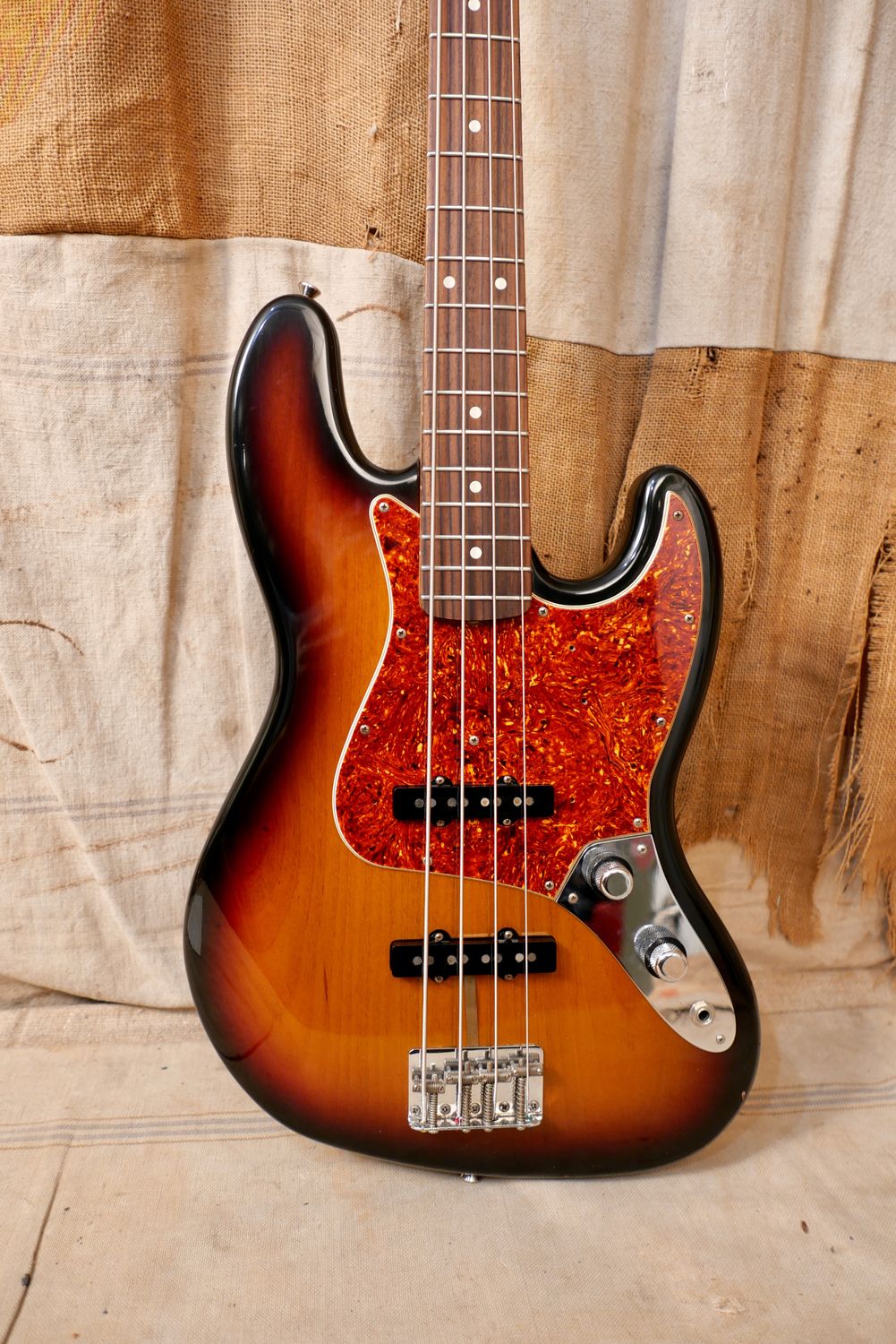 1993 Fender AVRI 62 RI Jazz Bass Stack Knob Sunburst