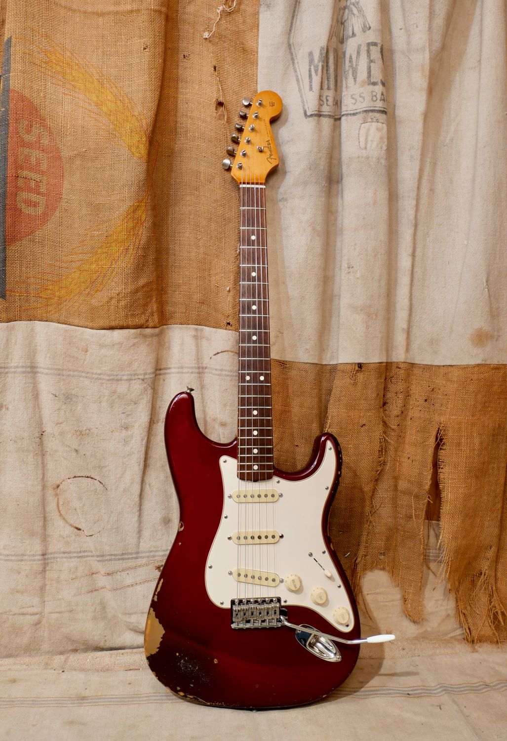 1988 Fender AVRI &#39;62 RI Stratocaster Candy Apple Red