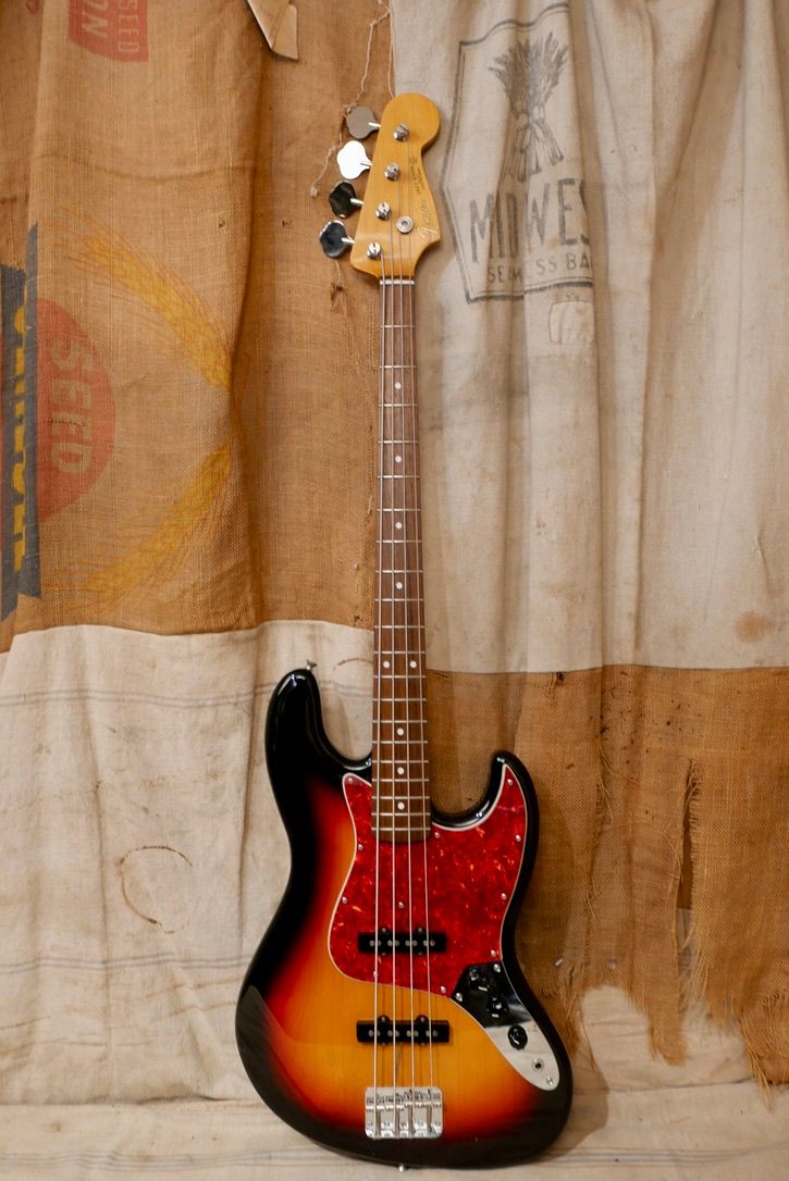 2002 Fender CIJ &#39;62 RI Jazz Bass Sunburst