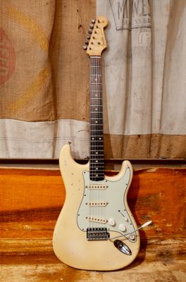 1961 Fender Stratocaster Blond