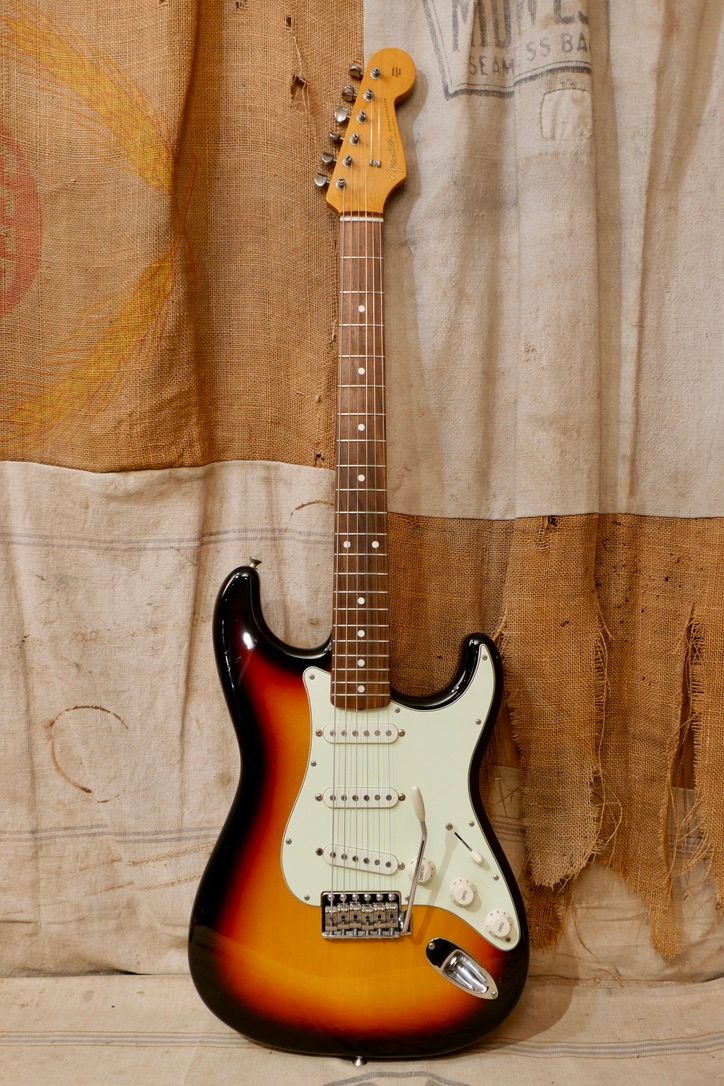 2017 Fender MIJ Traditional 60s Stratocaster Sunburst
