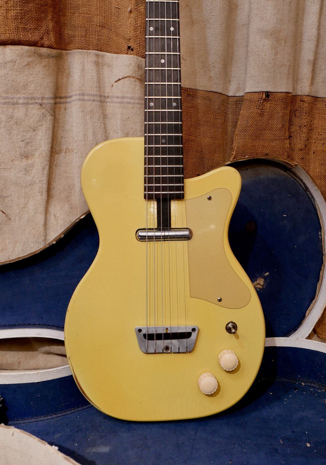 1955 Silvertone Danelectro 1357 U-1 Yellow
