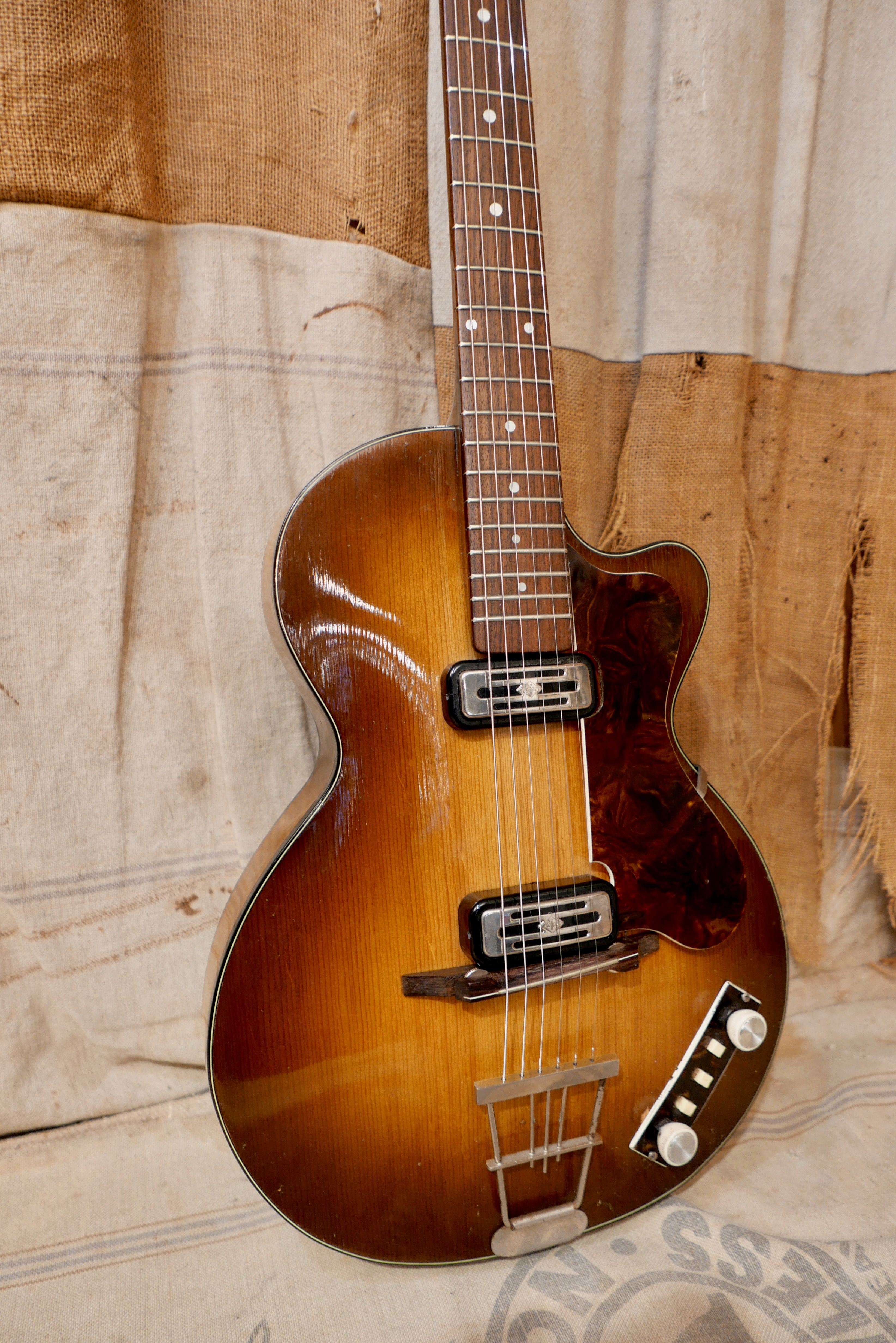 1960 Hofner Club 50 Sunburst