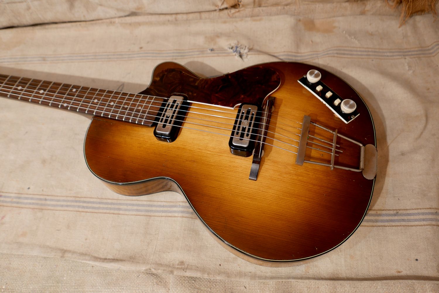1960 Hofner Club 50 Sunburst