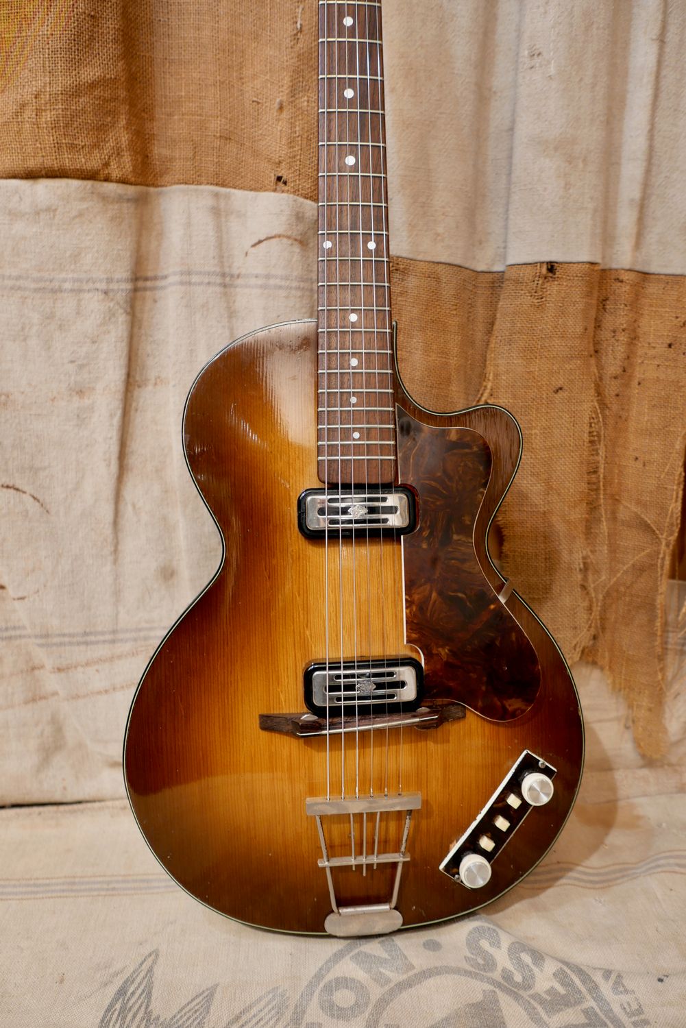 1960 Hofner Club 50 Sunburst