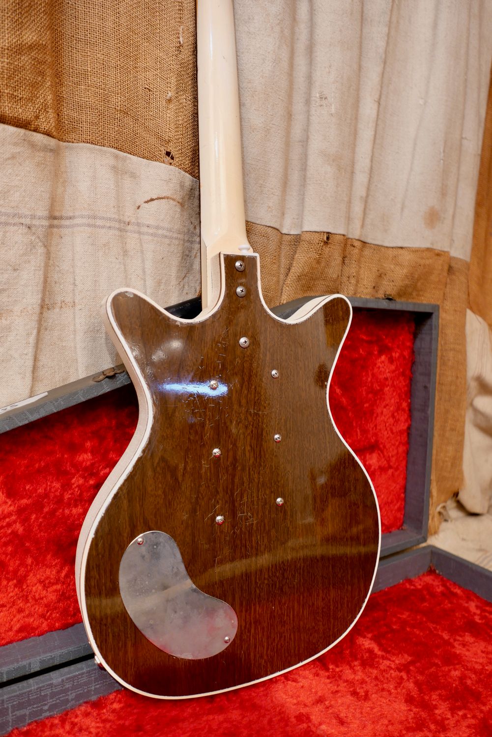 1959 Danelectro DC-3 Deluxe Triple Pickup 6038S Dark Faux Walnut