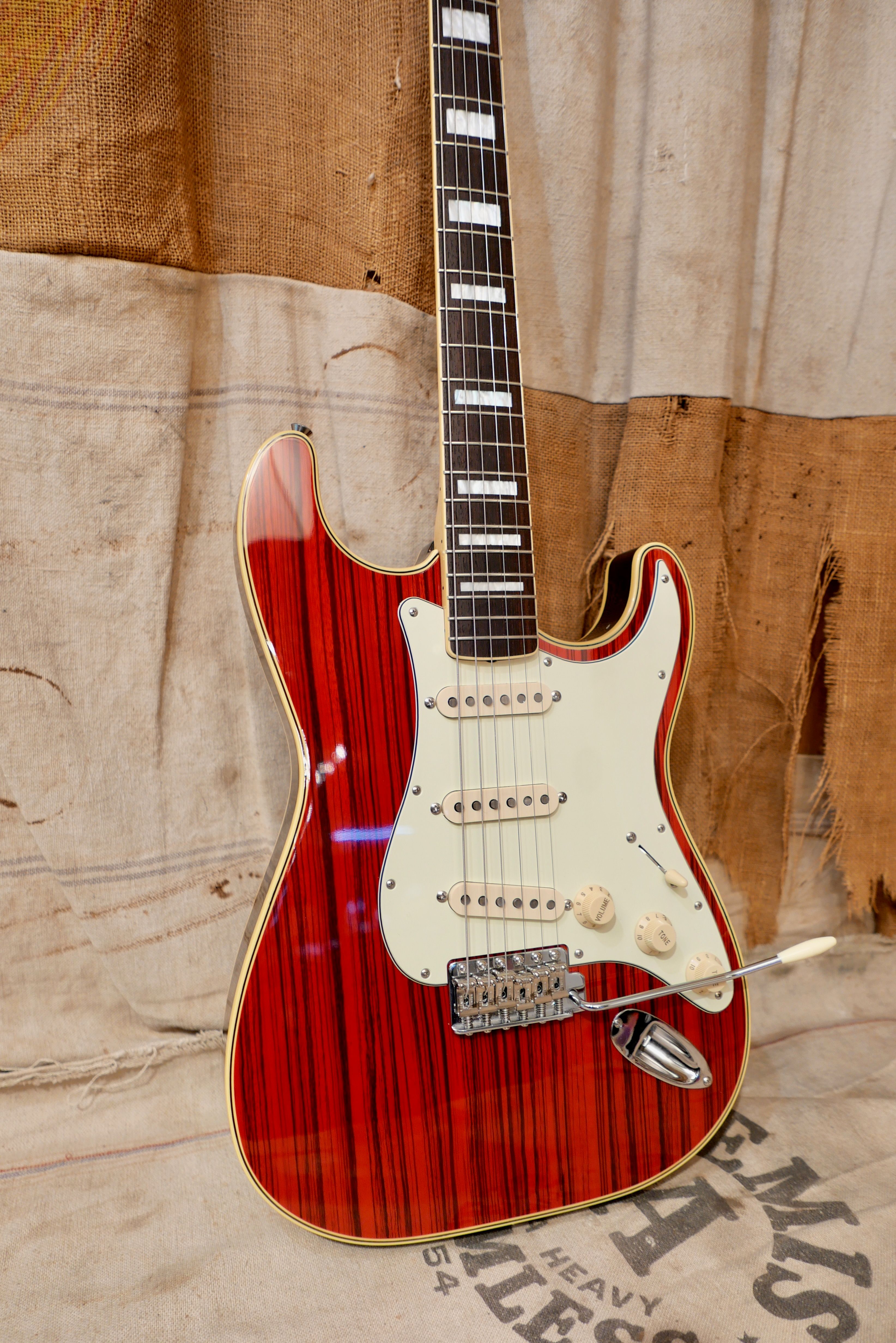 ジャパンヴィンテージ Roje ストラト 2002 Fender Japan ST68-HO '68 RI Custom Stratocaster Zebra Wood