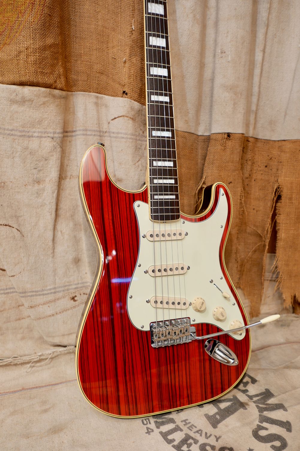 ギター Fender japan Stratocaster 2002 Fender Japan ST68-HO '68 RI Custom Stratocaster Zebra Wood