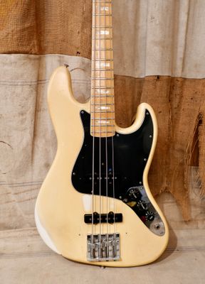 1977 Fender Jazz Bass White