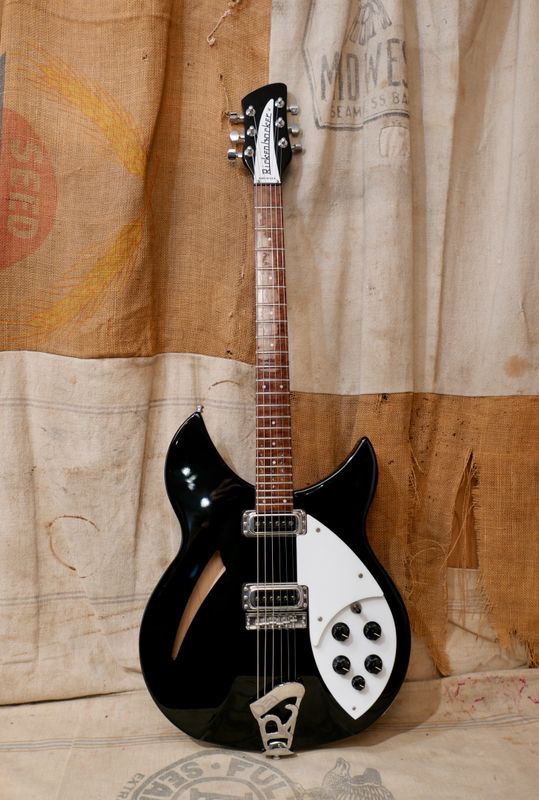 2021 Rickenbacker 330 Jet Glo Black