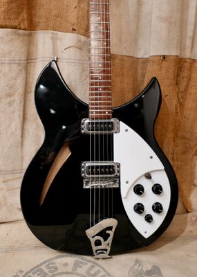 2021 Rickenbacker 330 Jet Glo Black