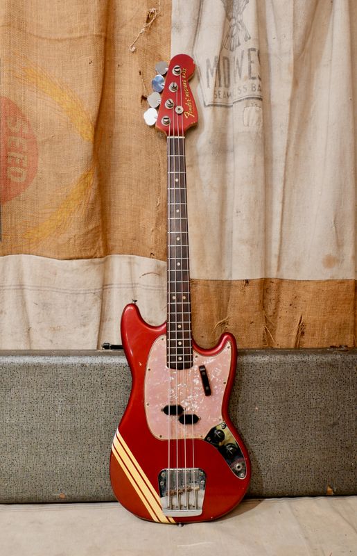 Fender Mustang Bass レッド 美品。 1970 Fender Mustang Bass Competition Red