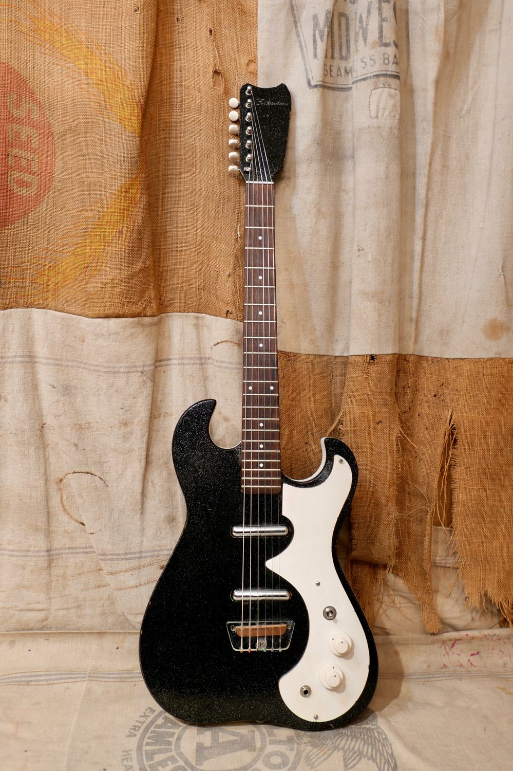 1960&#39;s Silvertone 1449 Black Sparkle Amp-n-Case (Guitar Only)