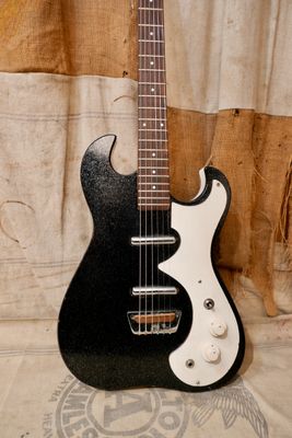 1960&#39;s Silvertone 1449 Black Sparkle Amp-n-Case (Guitar Only)