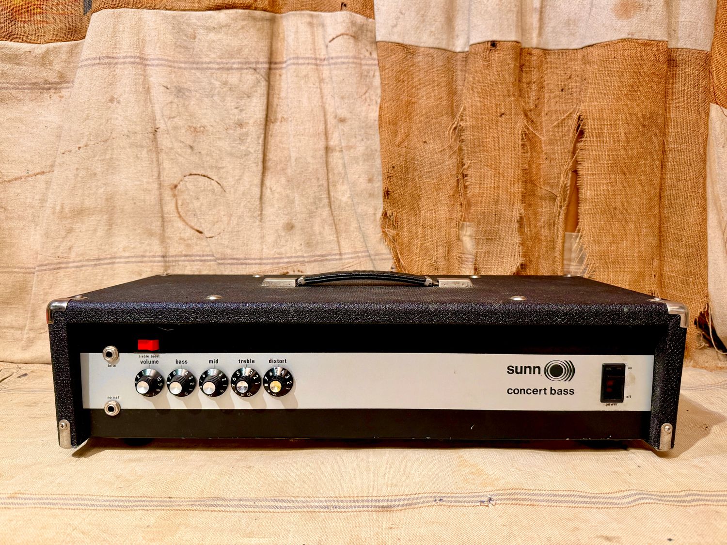1980&#39;s Sunn Concert Bass Head-Solid State