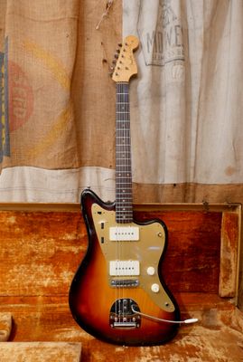1959 Fender Jazzmaster Sunburst Gold Guard w/Tweed Case