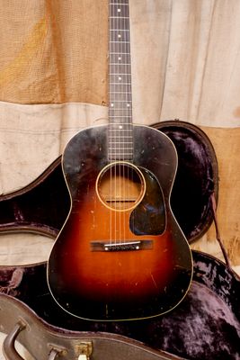 1945 Gibson LG-2 Banner Sunburst Maple