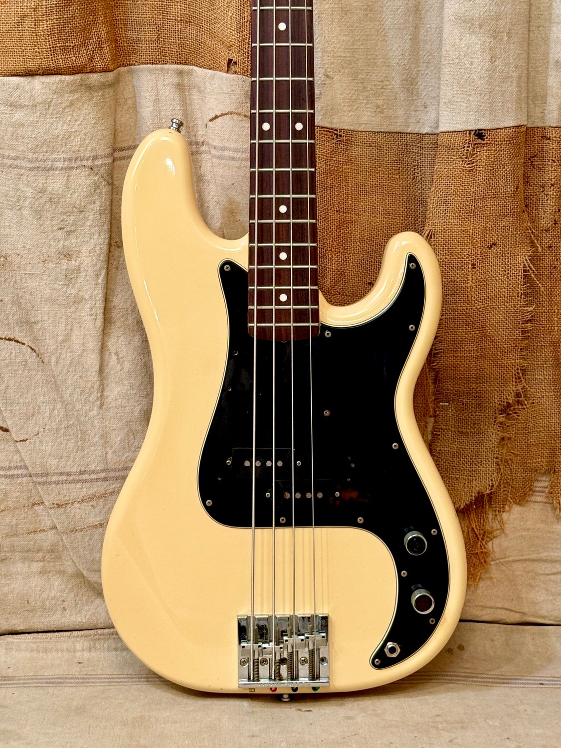2000 Fender CIJ-MIJ 70's  Reissue Precision Bass Vintage White PB70 (Badass)