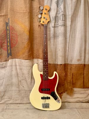 2000 Fender CIJ/MIJ '62 RI Jazz Bass Vintage White