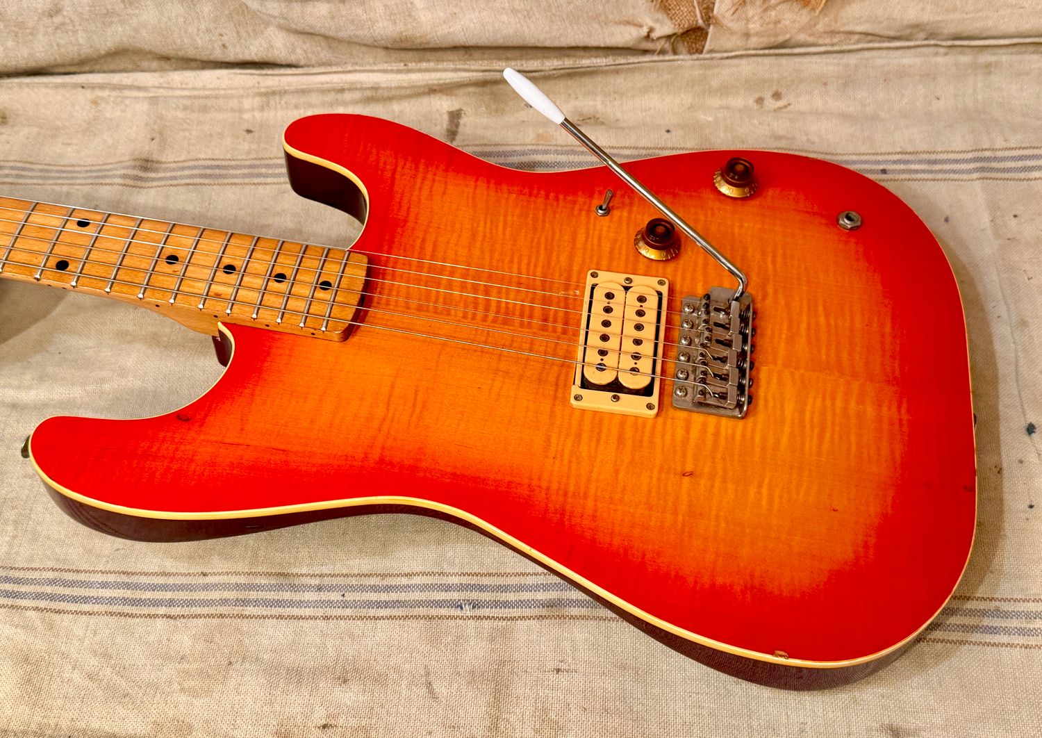 FUJI TONE製 10インチ木胴クイーカ 1981 Tokai VS-60 Springy Sound Sunburst Flame Maple Top