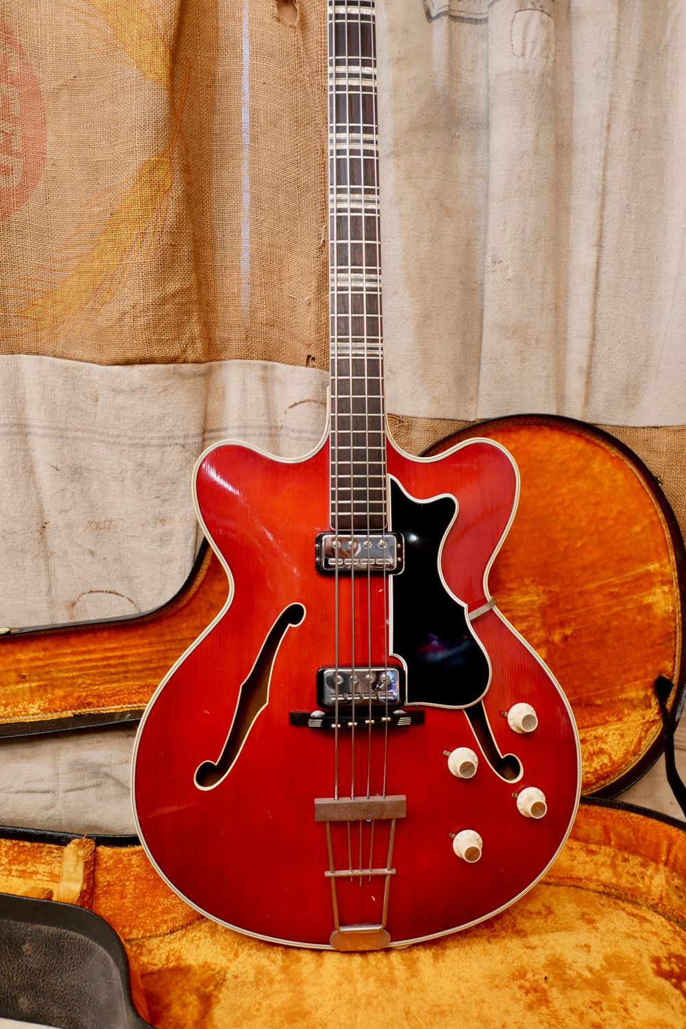 1964 Hofner Verithin / Verythin Hollowbody Bass Red Very Thin
