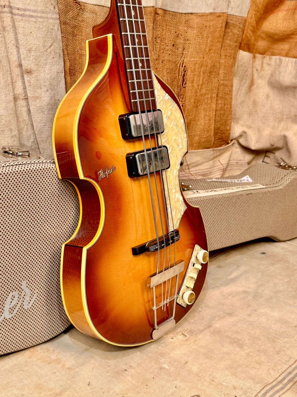 1998 Hofner 500/1 Cavern Bass Reissue Sunburst