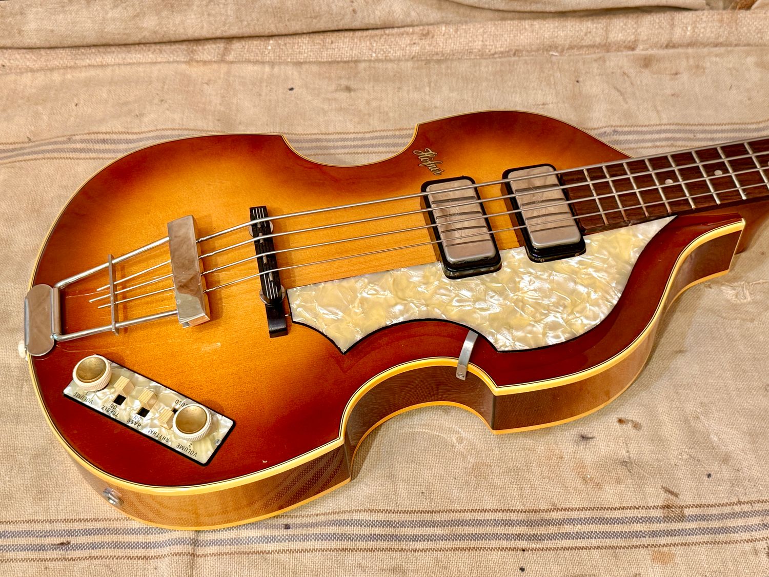 1998 Hofner 500/1 Cavern Bass Reissue Sunburst
