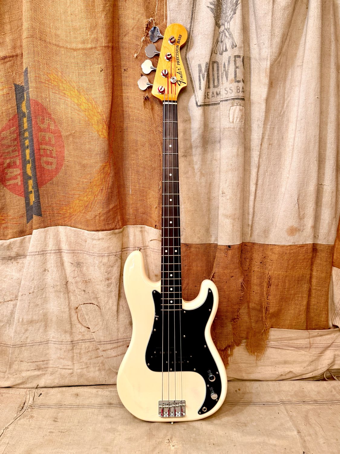 1999 Fender CIJ/MIJ '70s Reissue Precision Bass Vintage White