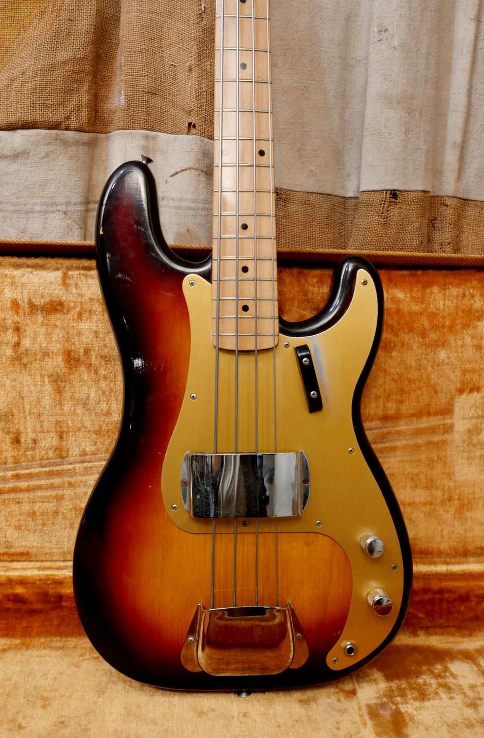 1958 Fender Precision Bass Sunburst Gold-Guard