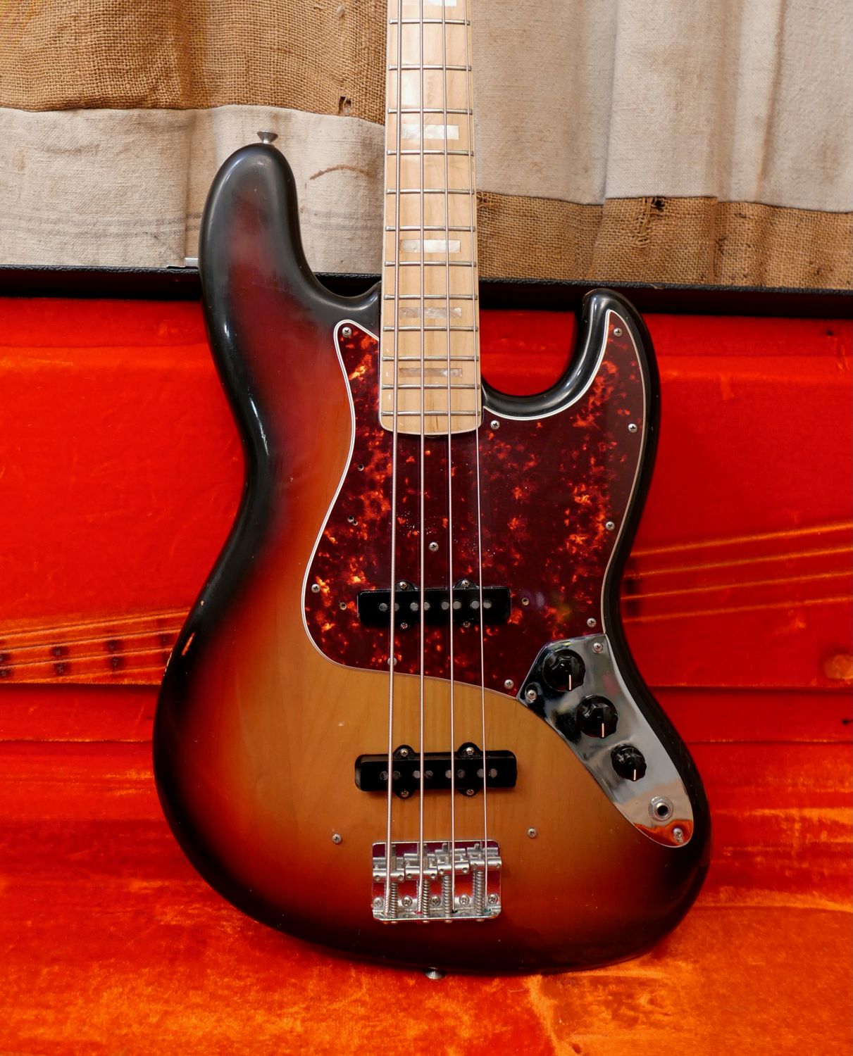1975 Fender Jazz Bass Sunburst Maple Block