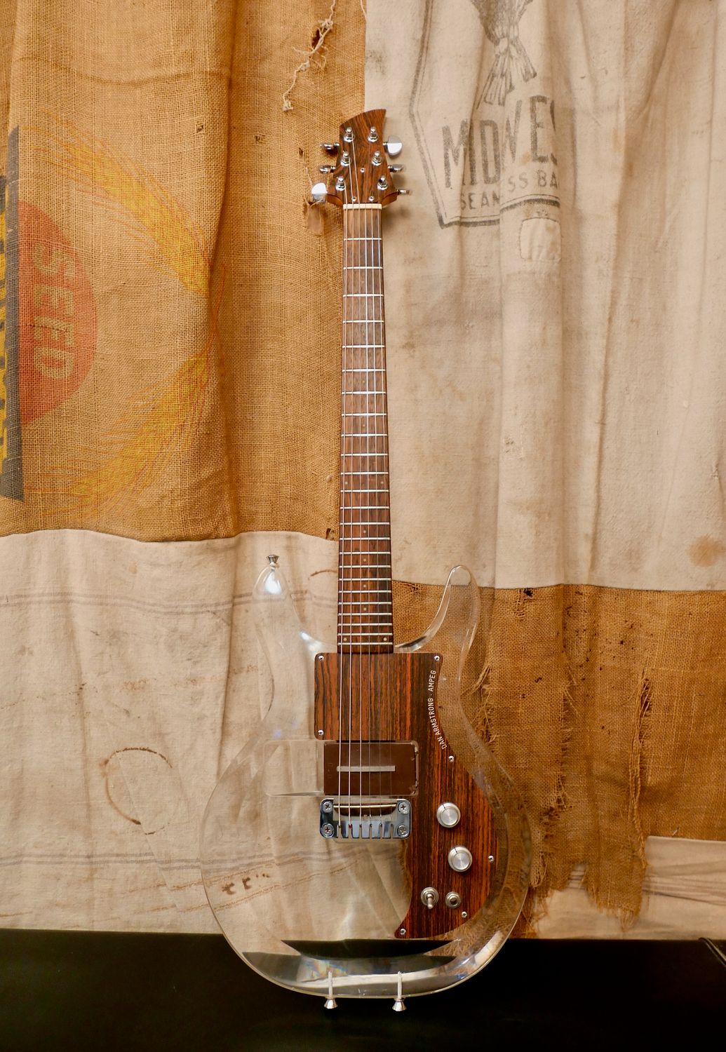 1971 Ampeg Dan Armstrong Lucite A2399D