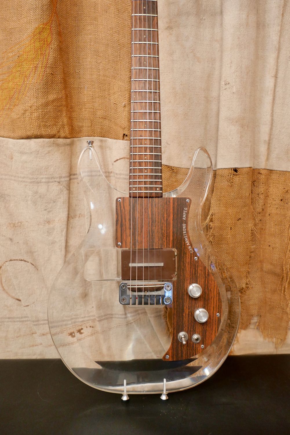 1971 Ampeg Dan Armstrong Lucite A2399D
