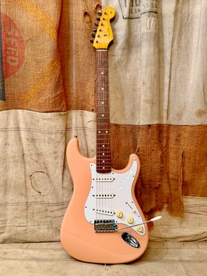 2011 Fender MIJ '62 Reissue Stratocaster Shell Pink ST-62