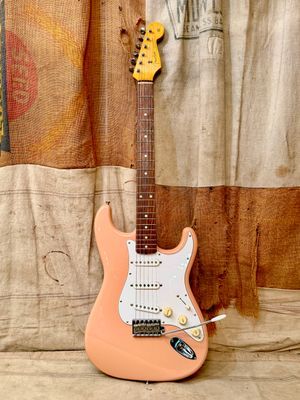 2011 Fender MIJ '62 Reissue Stratocaster Shell Pink ST-62