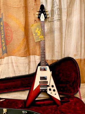 2002 Gibson Historic Custom Shop '67 Flying V Reissue Sunburst w/Maestro Vibrola