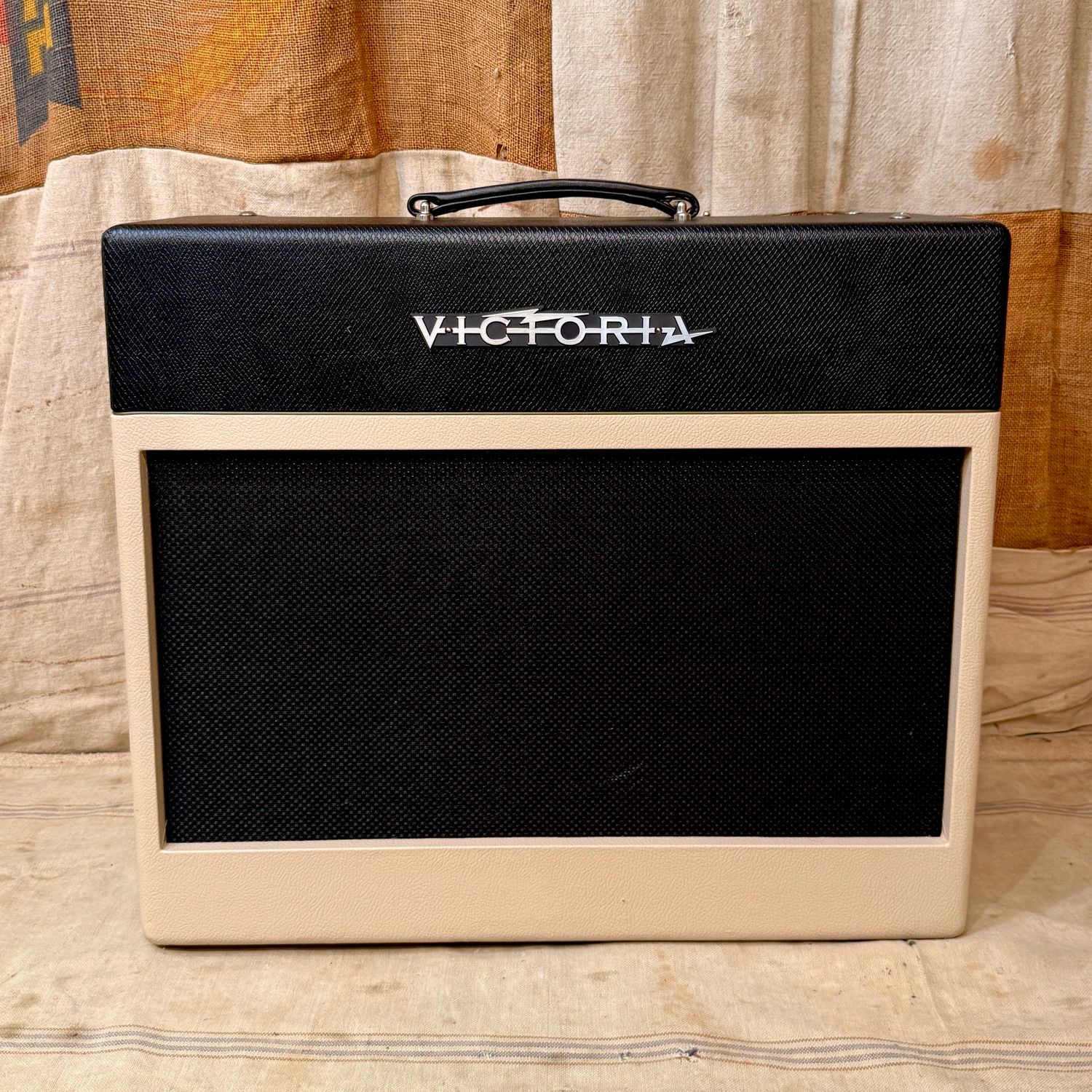 Victoria Silver Sonic Tube Amplifier Two Tone Black White-Bassman 5F6-A (c)