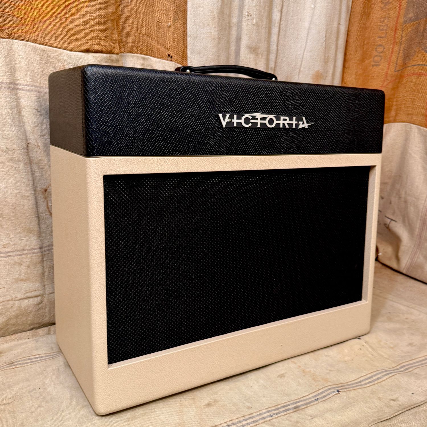 Victoria Silver Sonic Tube Amplifier Two Tone Black White-Bassman 5F6-A (c)