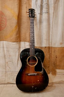 1953 Gibson LG-1 Sunburst (c)