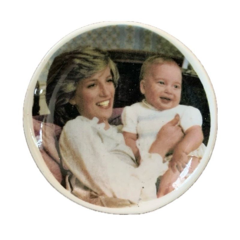 PRINCESS DI CERAMIC PLATE BROOCH 03