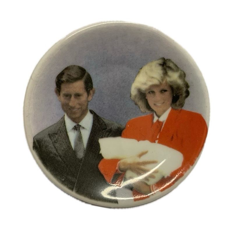 PRINCESS DI CERAMIC PLATE BROOCH 01