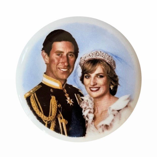 PRINCESS DI CERAMIC PLATE BROOCH 05