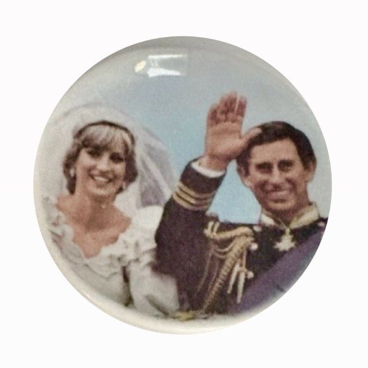 PRINCESS DI CERAMIC BROOCH 06